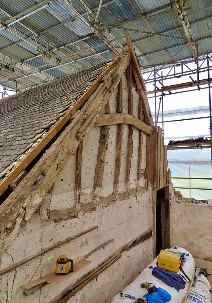 south west vernacular buildings,heritage assets,Dartmoor,The Tamar Valley,The South Hams,repair of medieval barns,with scantle slate roofs,cobb wall construction,straw bale insulation,traditional oak joinery,listed building surveys