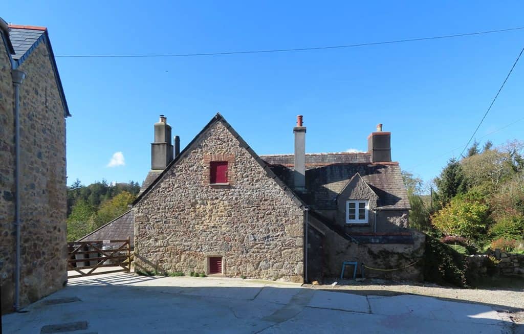 Back view of Moor Farmhouse overlooking yard