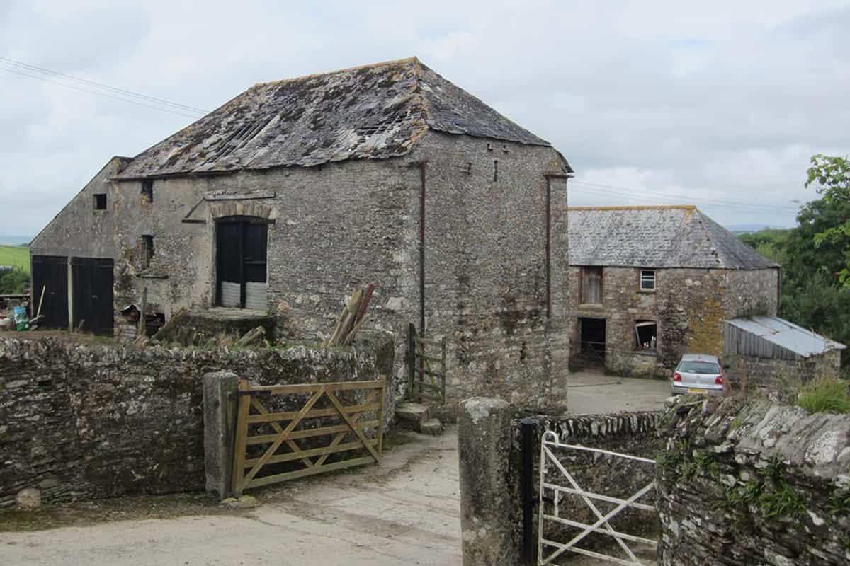 Pound Farm Listed Barns Before Conservation