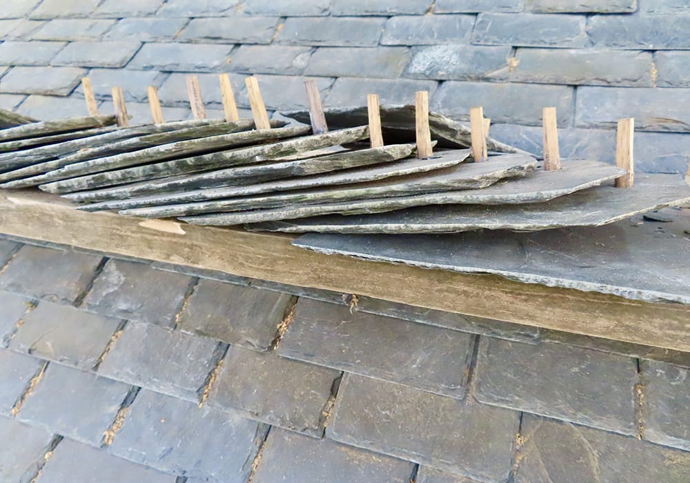 south west vernacular buildings,heritage assets,Dartmoor,The Tamar Valley,The South Hams,repair of medieval barns,with scantle slate roofs,cobb wall construction,straw bale insulation,traditional oak joinery,listed building surveys